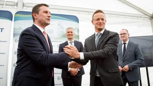 Ministrul mediului, după întâlnirea cu Szijjártó Péter: Ne-am angajat să rezolvăm problema deşeurilor transfrontaliere, astfel încât deşeurile din râurile din vestul ţării să nu ajungă în cursurile de apă din Ungaria