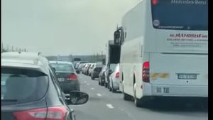 Infotrafic: Trafic oprit pe o cale a autostrăzii A2 Bucureşti – Constanţa, pe sensul de mers către Constanţa, pe fondul aglomeraţiei / Traficul către Bucuresti e dirijat de polițiști