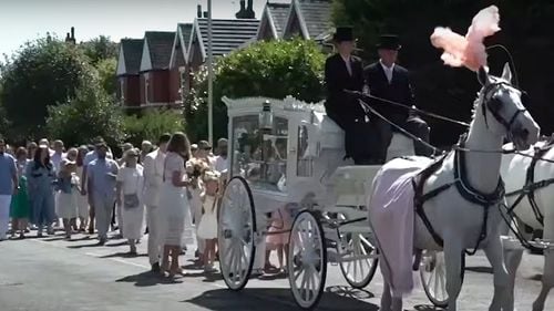 Emoţie la înmormântarea uneia dintre fetiţele ucise în atacul de la Southport