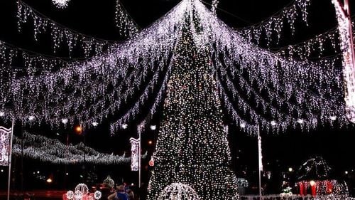 Ca-n povești: Petrecerea de ziua municipiului Alexandria durează cinci zile. În schimb, orașul nu are bani pentru situații de urgență și-i primește de la Guvern