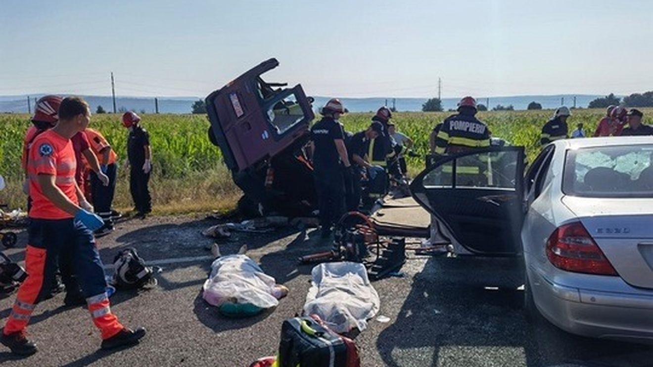 Raed Arafat, despre accidentul de pe DN2: Printre cei 7 decedați sunt și 2 minori/ Purtătorul de cuvânt al Spitalului Bacău: Au fost aduși la noi cinci pacienți, sunt foarte grav unii dintre ei