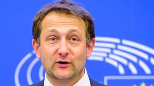 Producătorii din sectorul viniviticol european, îngrijorați din cauza amenințărilor lui Trump / „Aș prefera să revenim la masa negocierilor, în loc să anunțăm doar noi măsuri prin X”, afirmă comisarul european pentru Agricultură