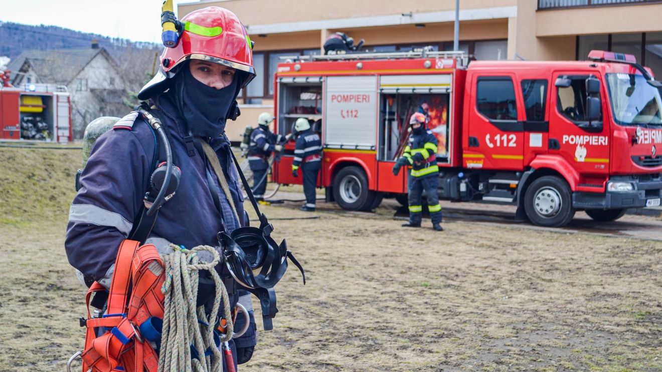 Incendiu la o pensiune din Neagra Şarului din Suceava/ Nouă persoane s-au autoevacuat