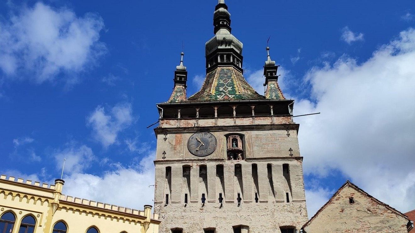 UPDATE S-a surpat un segment din zidul Cetăţii Medievale Sighişoara, refăcut în urmă cu câţiva ani / Ambulanța pentru Monumente susține că nu este vorba de zidul reabilitat în cadrul proiectului: ”Este vorba despre alt zid”