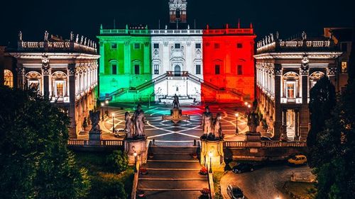 Autoritățile din Italia închid discotecile în aer liber și impun obligativitatea purtării măștii, seara, în locuri publice