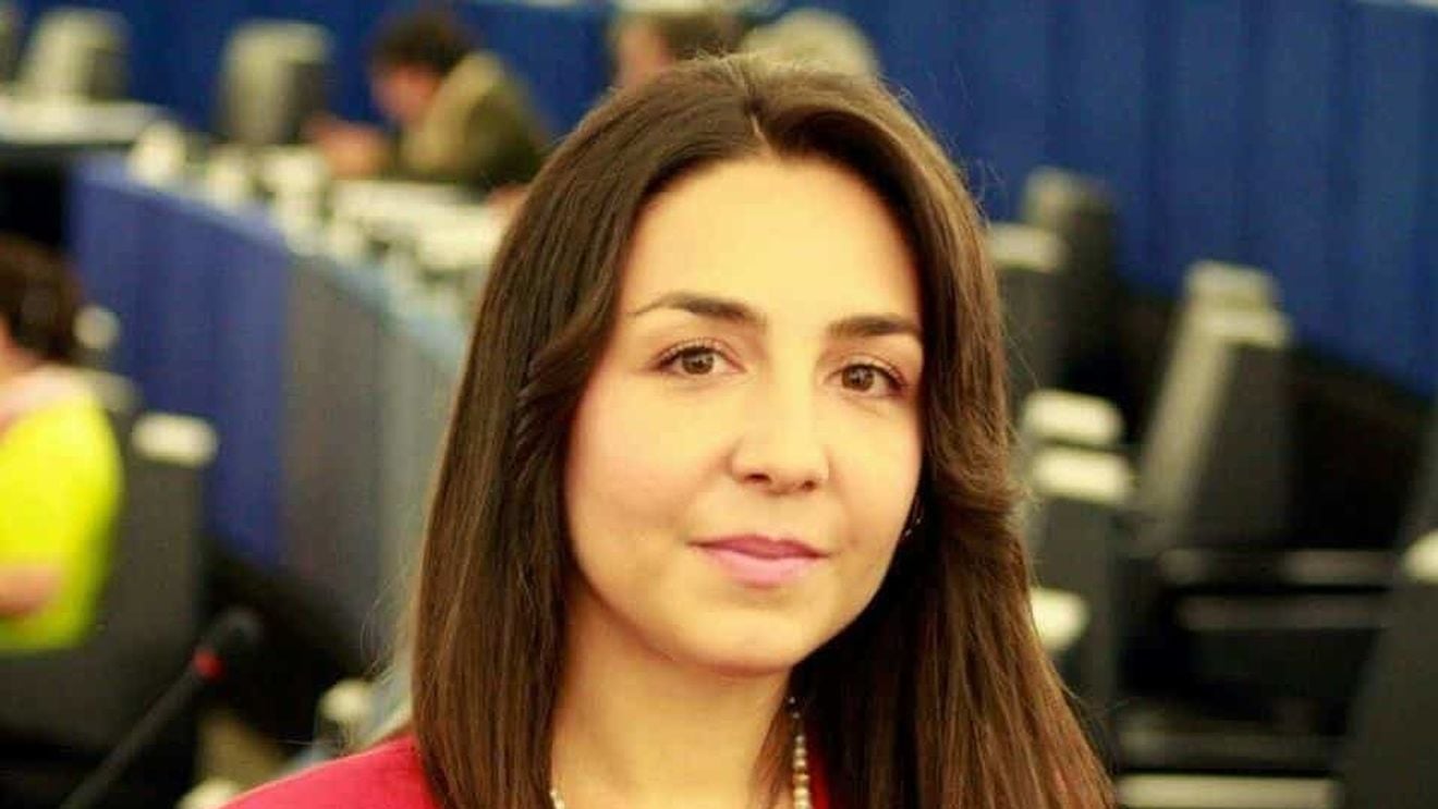 Europarlamentarul PSD Claudia Țapardel are ca asistent plătit din bani UE un inculpat într-un dosar DNA, fost asistent al lui Adrian Severin