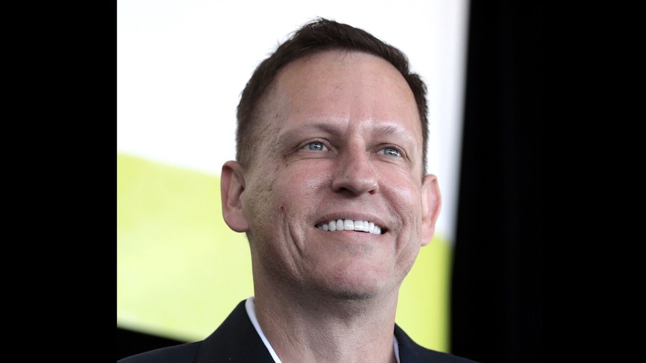 Peter Thiel, investitor influent din Silicon Valley și apropiat al administrației Trump, numește apărători ai mediului și criticii AI «legionarii Antihristului» în conferințe cu ușile închise