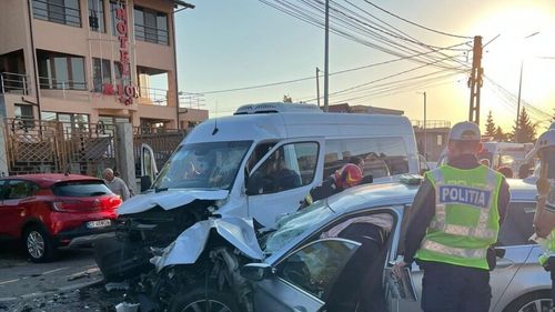 UPDATE Plan roșu de intervenție în județul Constanța: Accident în care este implicat un microbuz / 12 persoane transportate la spital