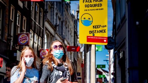 Orașele Amsterdam şi Rotterdam renunță la măştile obligatorii în spaţiile publice aglomerate, odată cu sfârșitul vârfului de sezon turistic