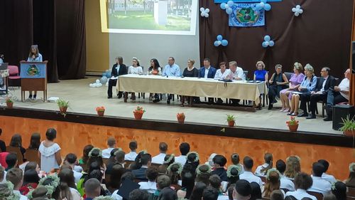 Am petrecut ani de zile învățând pentru note și validare academică și am realizat abia acum cât timp am pierdut – discursul cutremurător, după 12 ani de școală, al Iuliei Cociuba, șefă de promoție la Colegiul „Mihai Viteazul” din Ineu