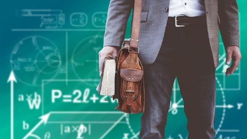 Titularizare 2023. Cel mai mare număr de absolvenți din promoția curentă, înscriși, din ultimii 13 ani / De la 1 ianuarie 2024, salariul profesorului debutant ar trebui să fie majorat la 4.600 de lei net pe lună