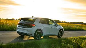 În urmă cu 40 de ani, constructorii occidentali puneau piciorul în China. În 2025, luptă să rămână relevanţi pe cea mai mare piaţă auto din lume