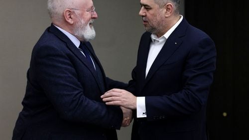 Ciolacu, după o întâlnire cu Frans Timmermans: Fermierii români vor primi un nou ajutor financiar din partea Comisiei Europene, pe baza unei formule echitabile