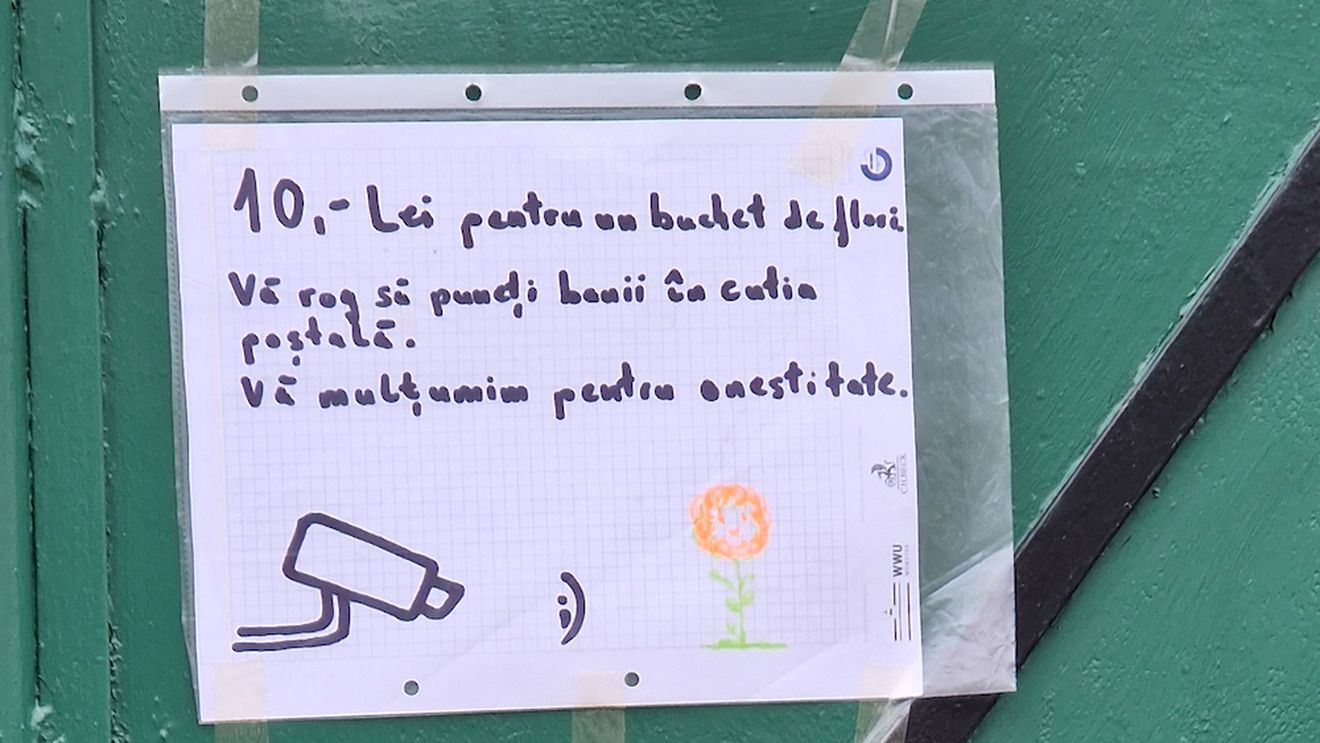 Exemplu de omenie într-un cartier din Sibiu: Luați un buchet de flori și lăsați banii în cutia poștală” / Din 10 buchete de flori luate, pentru șapte s-au achitat banii