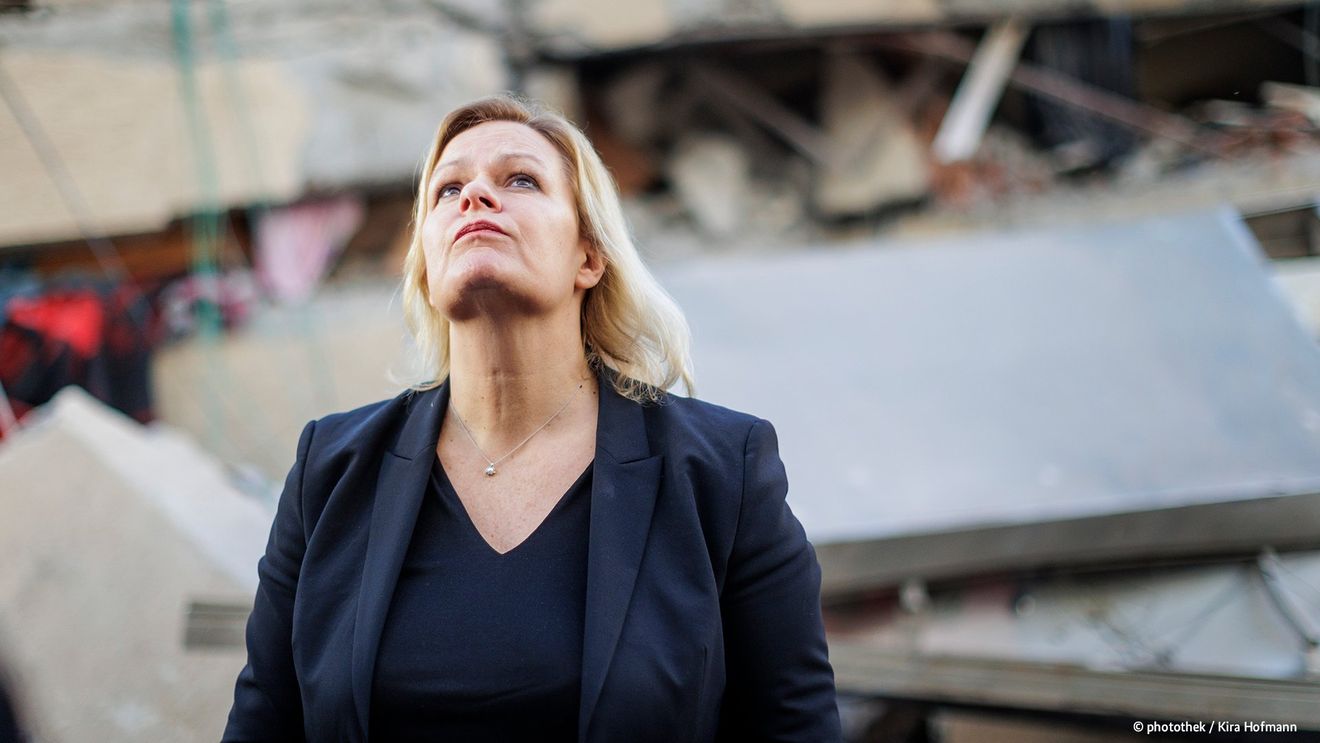  Germania ia măsuri contra extremei drepte în interiorul țării: Vrem să distrugem aceste rețele de extremă-dreapta. Vrem să le lipsim de veniturile lor, vrem să le luăm armele