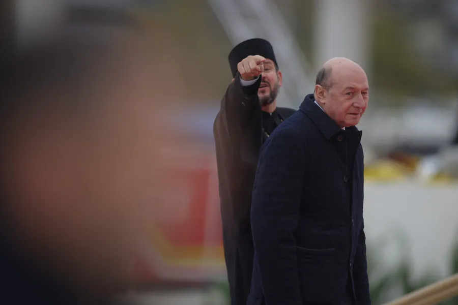 sfintire catedrala mantuirii neamului sfantul andrei patriarhul daniel nicusor dan mirabela gradinaru basescu