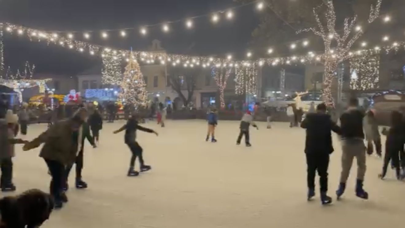 Patinoarul sintetic de un milion lei din Bistriţa-Năsăud a fost desfiinţat de noul primar