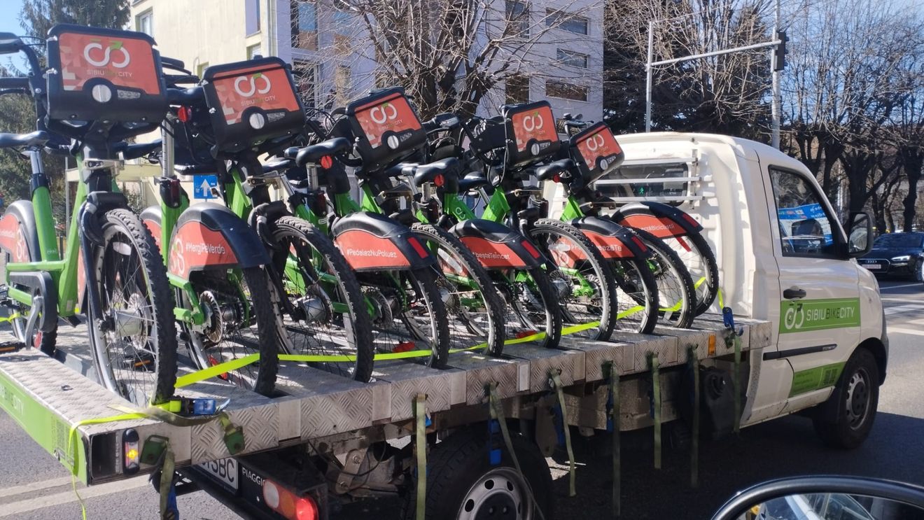 Sibiul rămâne fără biciclete de închiriat / Toate cele 640 de biciclete „Sibiu Bike City” sunt blocate pe termen nedefinit / Primăria reclamă abuzuri, dar a pierdut deja un proces / SUMS acuză neplata licențelor de către Primărie