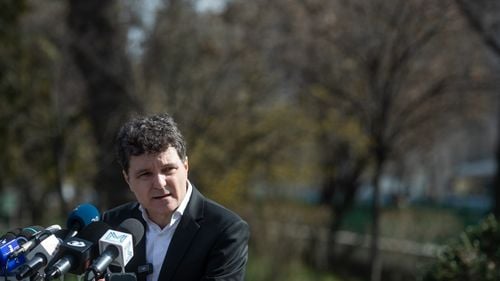 Nicușor Dan anunță că va ataca în instanță Planul urbanistic de detaliu adoptat ieri de Consiliul Local Sector 5 care dă liber la construcția de 5 blocuri-turn de până la 35 de etaje pe Șos Progresului, deși avertizase că este „nelegal”. Dezvoltatorul denunță ”hărțuirea” din partea primarului și arată că are toate avizele necesare