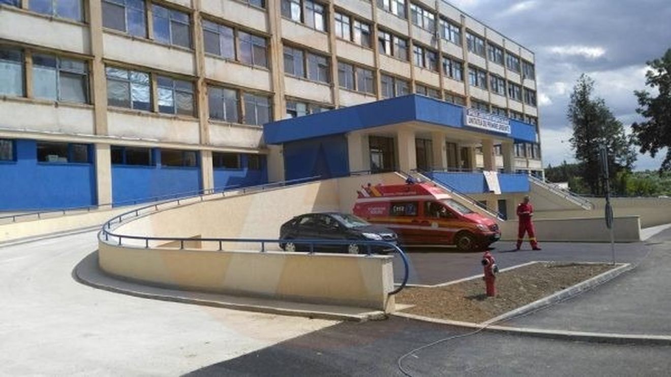 Situație de avarie la Spitalul Județean Călărași: un singur medic la terapie intensivă de două luni, care practic locuiește în spital / Unitatea vrea să angajeze încă zece doctori, însă nu îi găsește