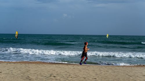 Pollar Bear Challenge: Concurs de rezistat în apă rece pe o plajă din Constanța