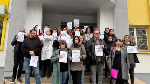 LIVE A treia zi de proteste extinse în toată țara: angajați din direcțiile de sănătate publică, spitale, casele de pensii și alte instituții cer salarii mai mari / Se strâng semnături pentru greva generală