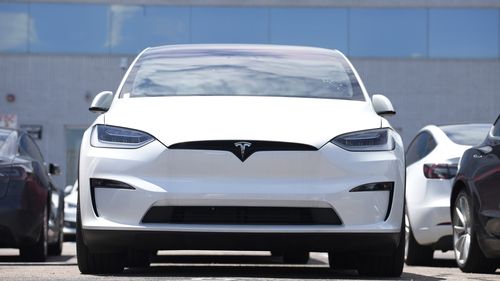 Vânzările Tesla în Europa au scăzut puternic cu 49% în luna aprilie, pe fondul deteriorării imaginii şi al concurenţei crescute