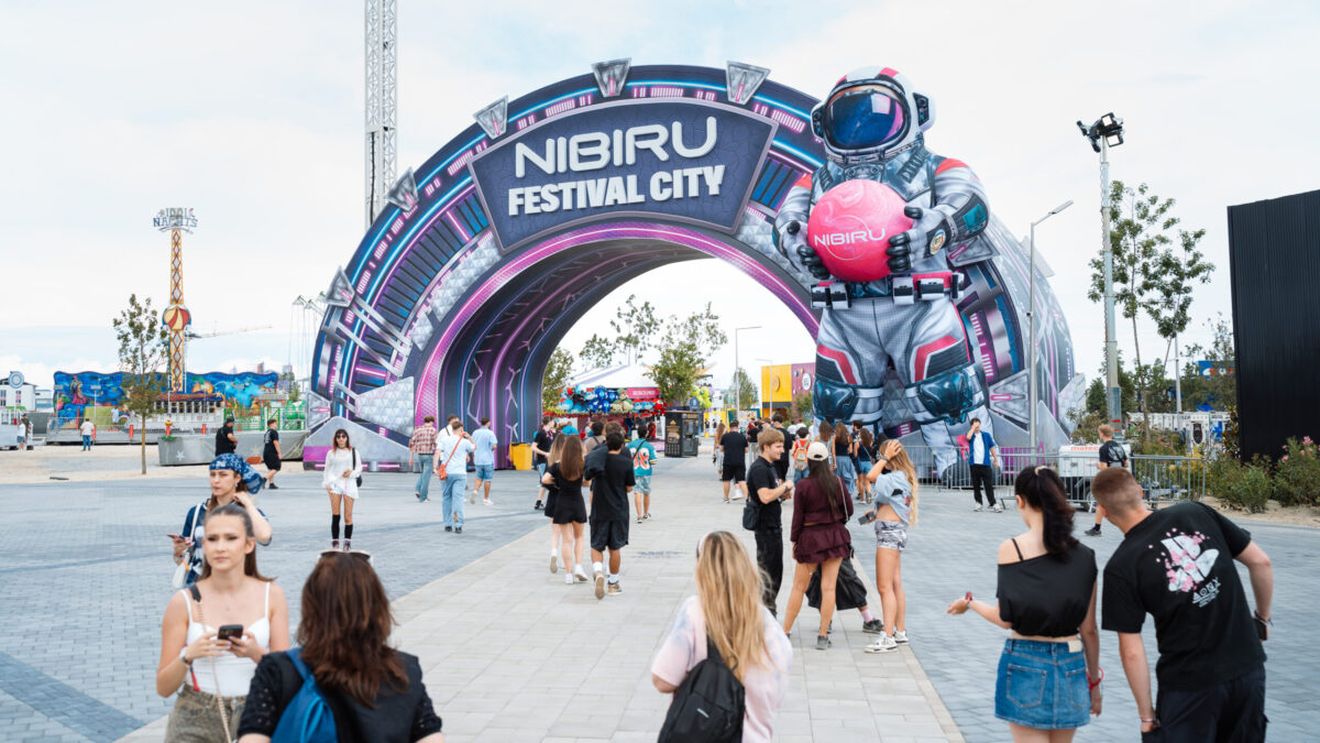 BEACH, PLEASE! 2026 continuă în forță: Ziua 1 a adus show-uri spectaculoase și o energie care a ținut festivalul viu până târziu în noapte
