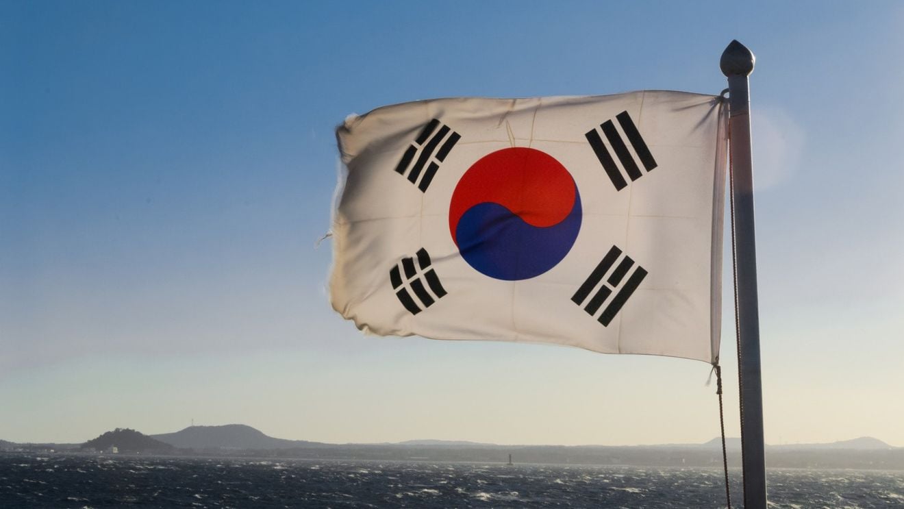 Tarifele lui Donald Trump reprezintă o ameninţare mai mare pentru economia Coreei de Sud decât haosul politic intern, sugerează un oficial al Băncii Coreei