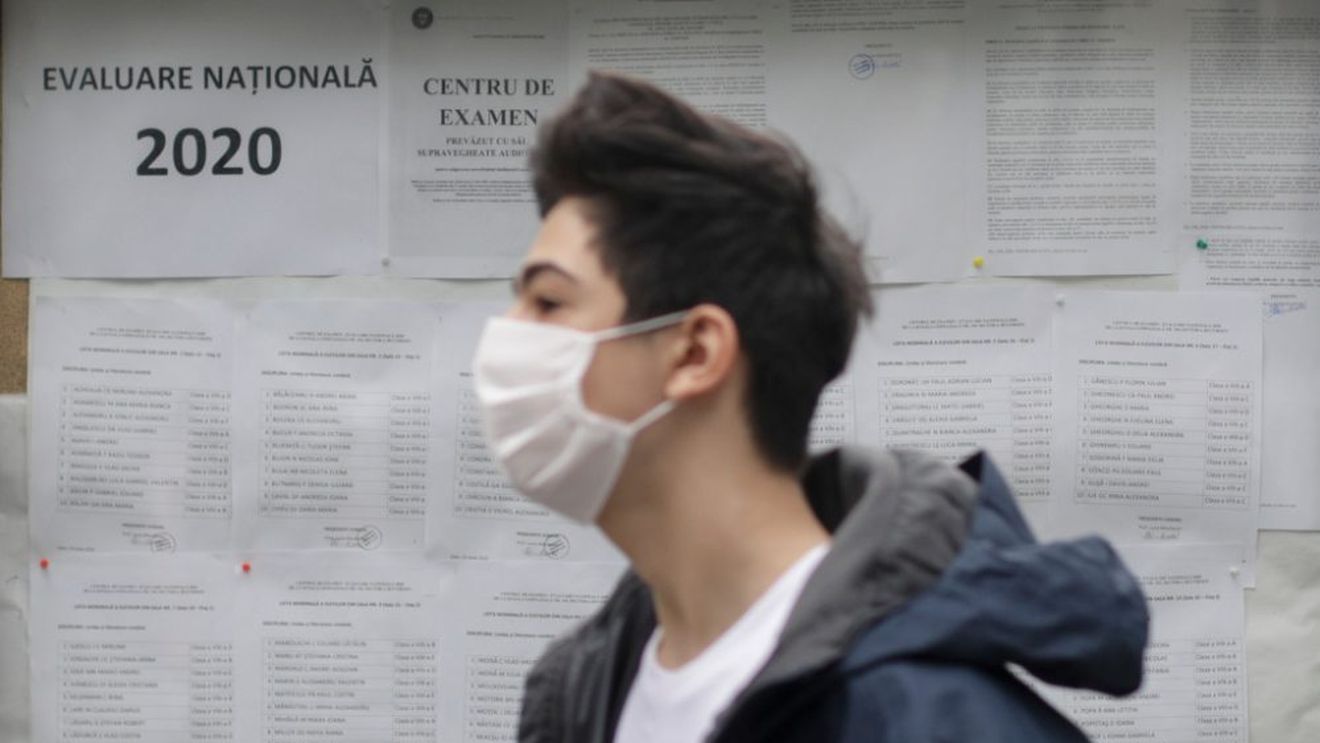 VIDEO Evaluarea Națională 2020. Cum au intrat elevii, în această dimineață, la primul examen din viața lor școlară