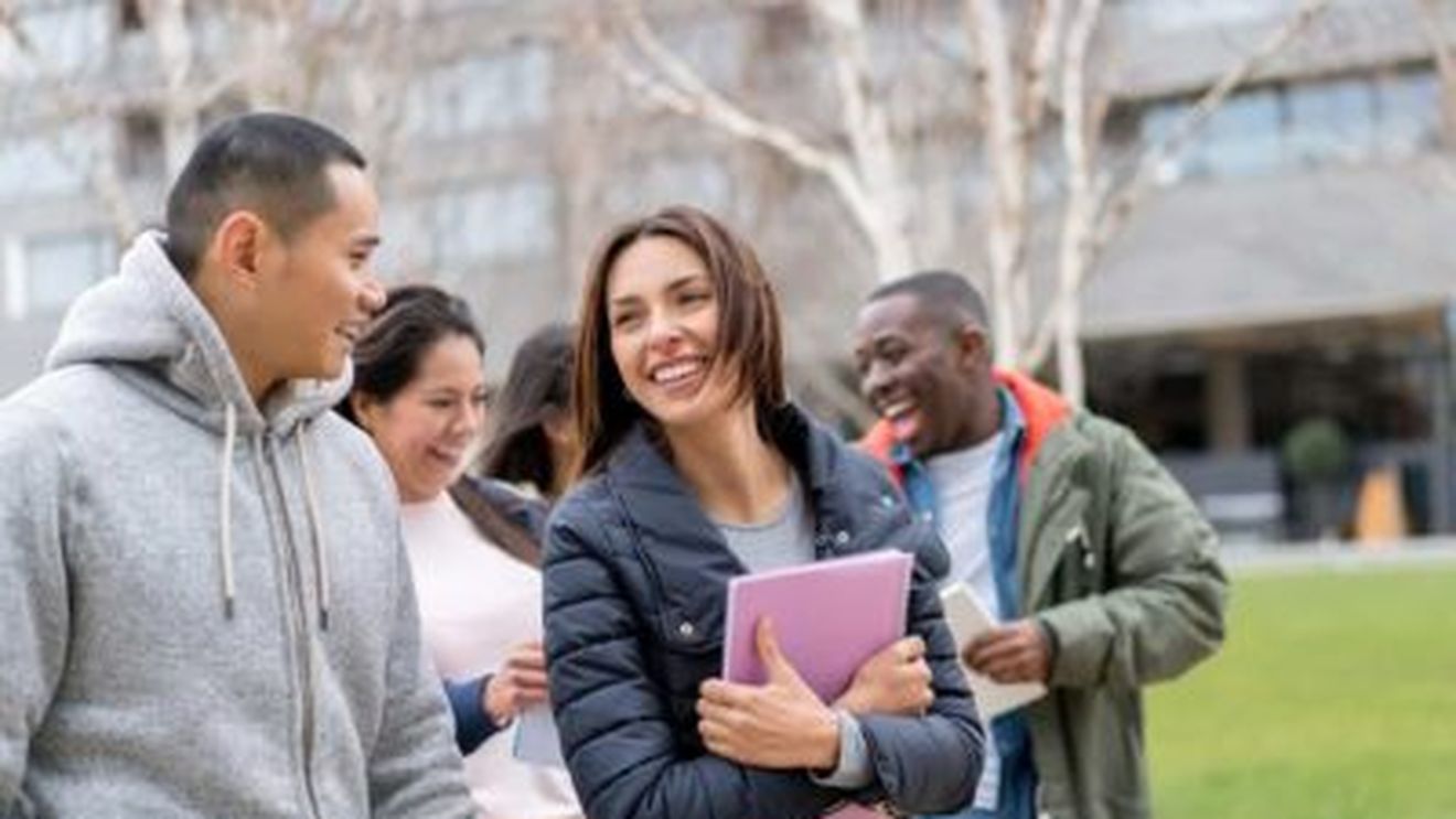 Numărul studenților asiatici care învață în România a crescut cu peste 50% în 4 ani. Avem 9 studenți din Coreea de Nord