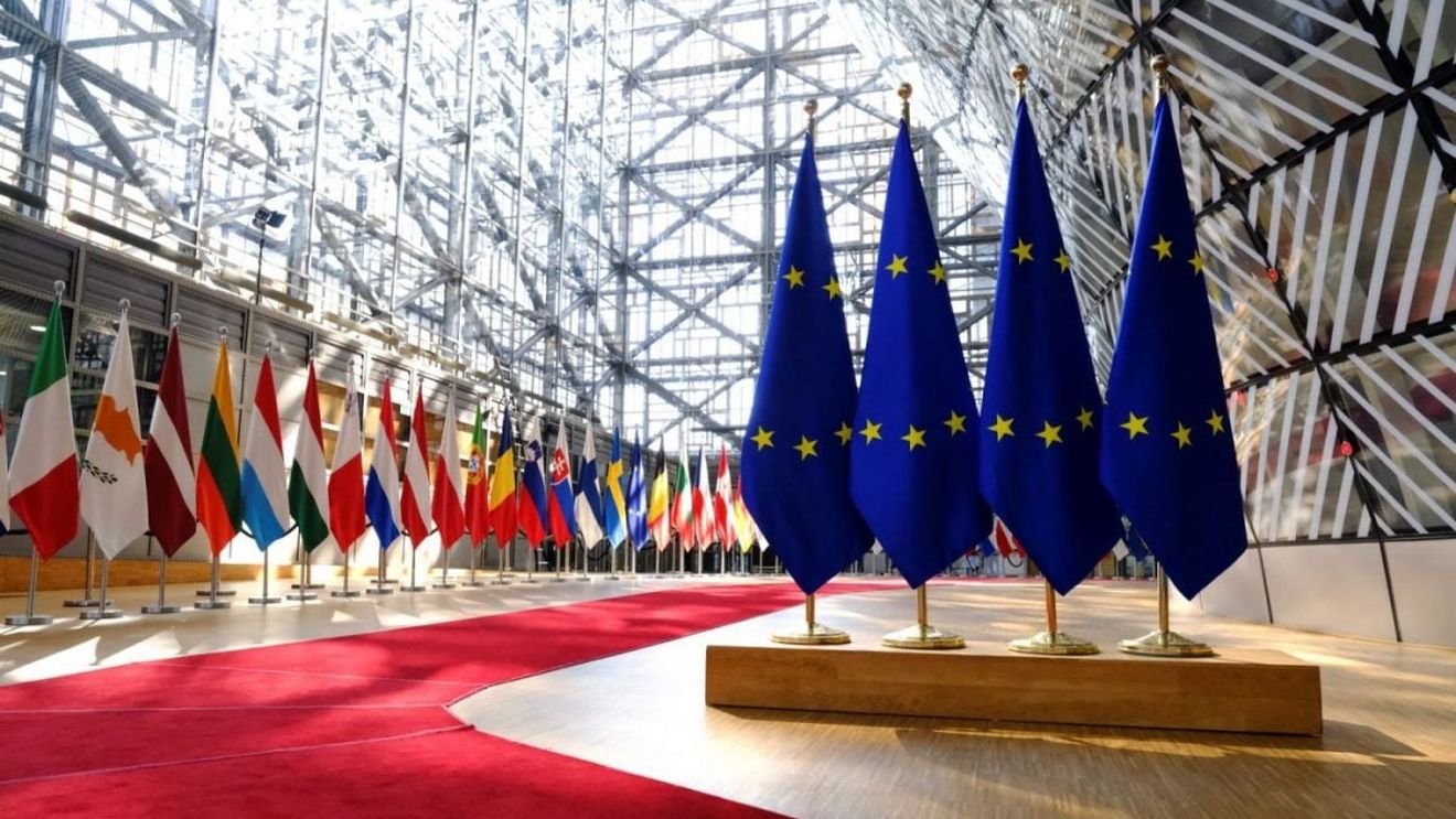 Comisia Europeană: Majoritatea companiilor din UE ar putea fi exceptate de la taxa pe carbon