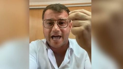 Un controversat afacerist din Bihor s-a lăudat că oferă o recompensă de 100.000 de euro pentru a afla cine a plănuit să-i incendieze autoturismul Porsche