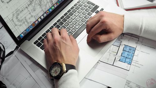 Planurile imobiliare trasate în 2023, în cifre oficiale. Raportul anual al arhitecților arată scăderea proiectelor/ Valoarea mediană de investiție a crescut în 2023 cu 10%. Unde, ce și cât se construiește în România