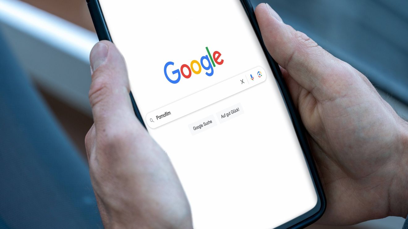 Google lansează o nouă funcție AI care îți permite să probezi haine virtual