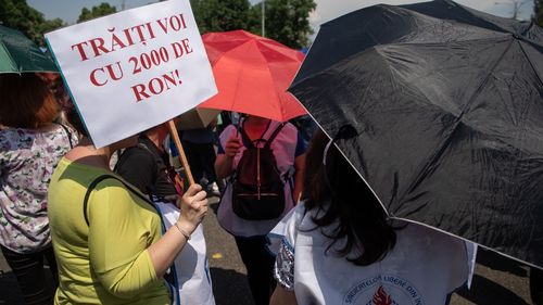 Peste 2.000 de cadre didactice au participat la un marş în Brăila / Protestul profesorilor a fost susţinut şi de elevi