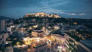 Restricții în Grecia: Măștile devin obligatorii atât în interior, cât și în exterior / Toate festivitățile publice sunt anulate
