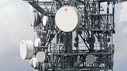 Sistem dislocabil de comunicaţii şi informatică donat statului român de o companie americană, preluat în administrare de MApN