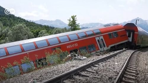 UPDATE Un tren cu 100 de pasageri a deraiat în Germania / Trei persoane au murit și aproape 50 sunt rănite
