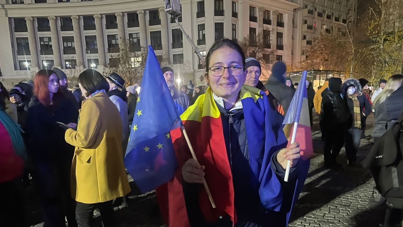 „Profesorii ne-au spus că, dacă vrem să mai vedem și harta României pe harta Europei, să mergem la vot” – Ioana, elevă de liceu, despre primele alegeri pentru generația ei