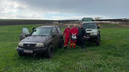 Un clujean s-a prefăcut bolnav și a chemat ambulanța / Voia să fie dus gratis de la marginea orașului, în centru / Ambulanța a rămas împotmolită în noroiul de la marginea orașului