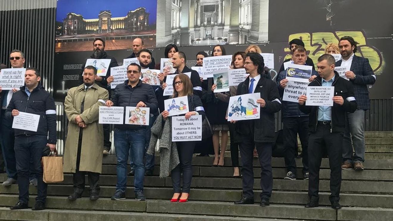 VIDEO Magistrați români de la instanțele din toată țara au protestat la Bruxelles: ”Today is about Romania. Tomorrow it may be about others. You must act now”