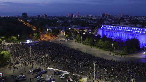 VIDEO Zeci de mii de persoane au participat la manifestațiile pro-Europa din București și alte orașe / „Votăm, nu plecăm!”, „RO, rămâi!”, „Tata a luptat aici pentru libertate, eu o să lupt pentru democrație”, „Rusia, nu uita, România nu-i a ta!”
