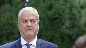 UPDATE Controversata Academie a Oamenilor de Știință din România, finanțată de stat, lansează la Constanța, în parteneriat cu Asociația Română de Prietenie cu China, una dintre cărțile lui Adrian Năstase