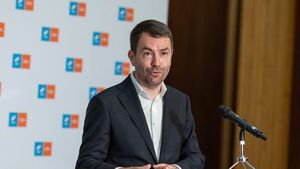 Cătălin Drulă îi răspunde lui Irineu Darău: Există şi acest instrument la îndemâna politicianului, al băgării în seamă/ Noi avem forurile noastre, e uşor să aduci lucrurile într-o zonă de prăpastie/ Despre plecările din partid: Nu avem un exod