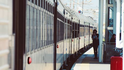 Circulaţie feroviară a fost afectată în gara Braşov din cauza unui tren de călători defect