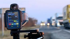 Cum funcționează noile radare inteligente și ce trebuie să știe șoferii. Poliția pregătește 700 de dispozitive mobile