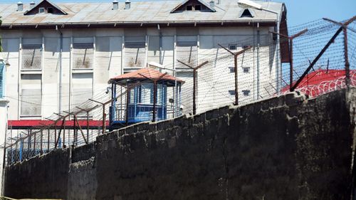 Un deţinut suspectat de proxenetism a fost eliberat din greşeală din arestul Poliției Capitalei. Acum o săptămână, tot din eroare, alţi doi deţinuţi au fost lăsaţi să plece de la penitenciarul Jilava