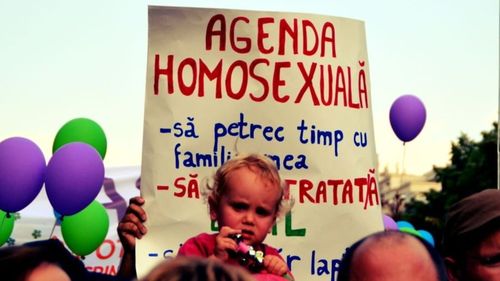 AUR cere Primăriei Capitalei să modifice autorizația pentru marșul Pride: În România, filmele cu conotații sexuale sunt interzise minorilor