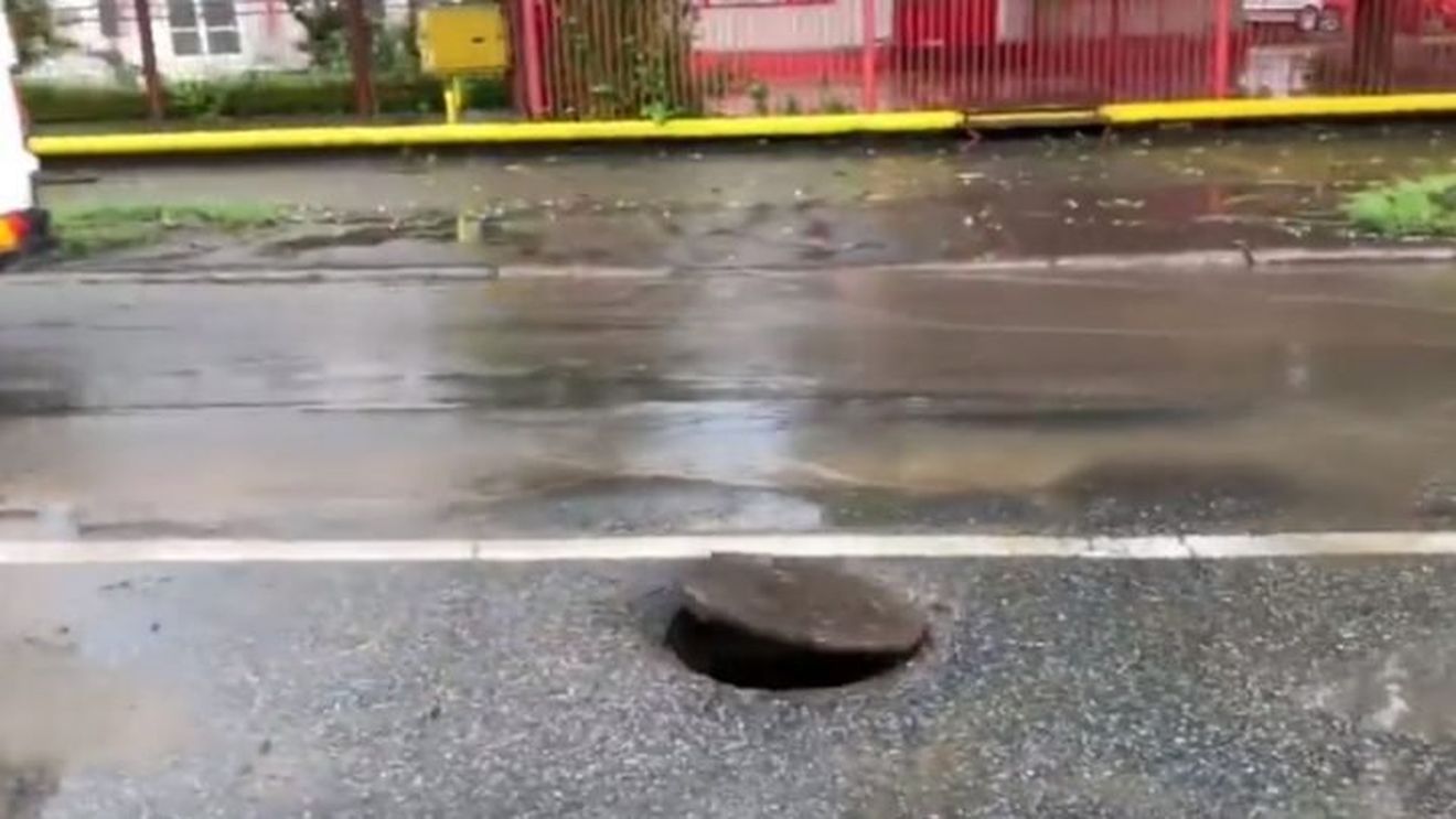 O adolescentă a dat în judecată o primărie din Iași, după ce a căzut într-un canal fără capac / Și-a fracturat femurul / A primit daune materiale de 38 de lei și daune morale de 20 de mii de lei, după ce a câștigat primul proces